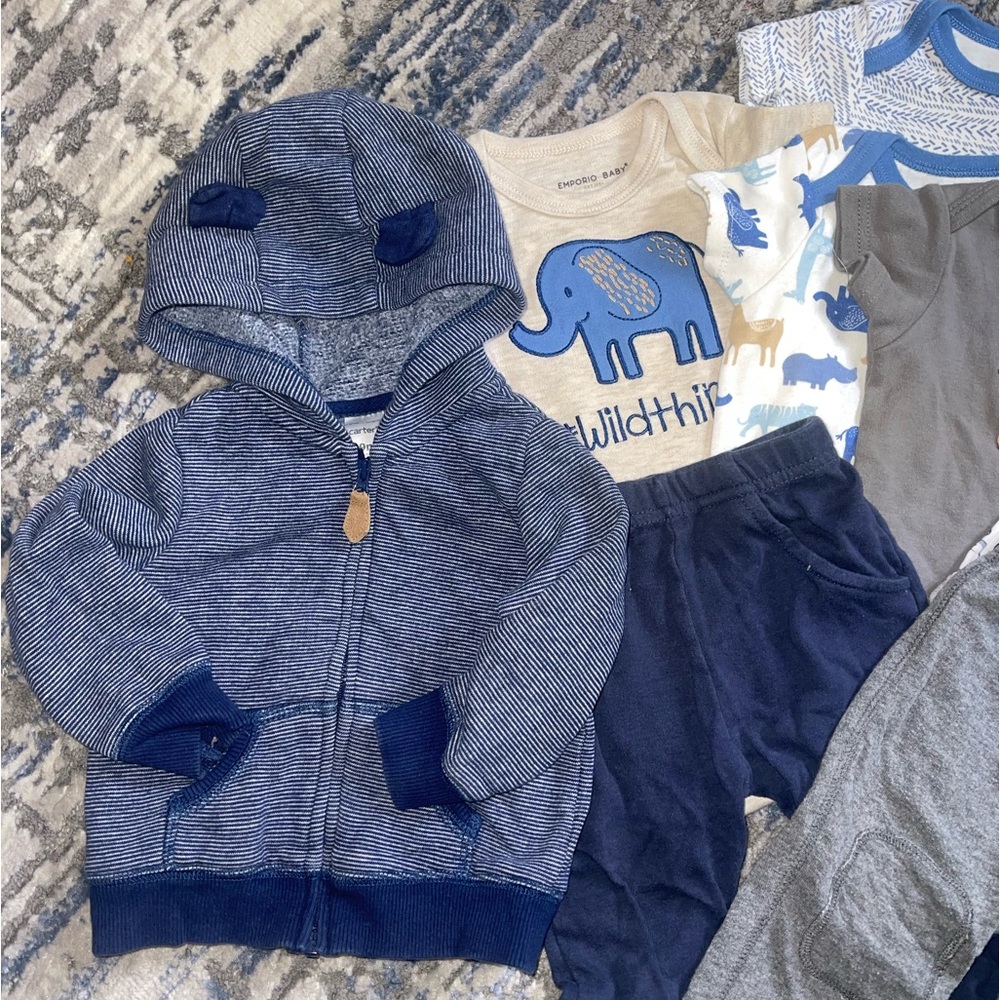 Baby bundle 5 onesie + 2 pants + 1 zip up hoodie. Variety brands size 6-9 months - Picture 2 of 4